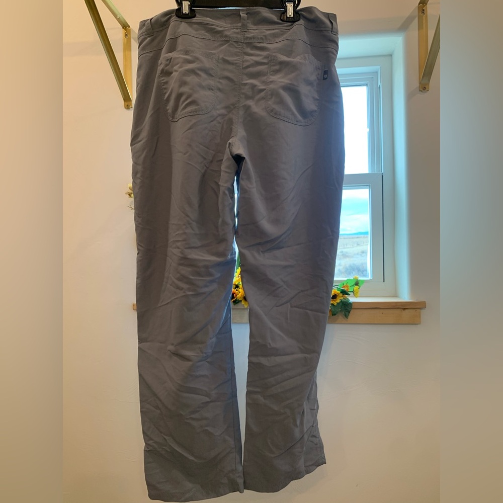 Mountain Hardwear Women's Gray Cargo Pants - Picture 2 of 6